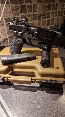 17110490904325419610360120537165